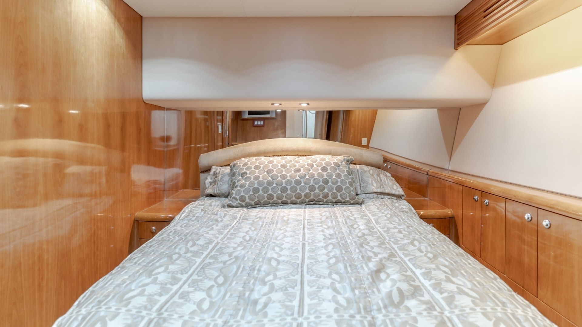 2003 Hatteras 54 Convertible BRAINWAVE Yacht For Sale