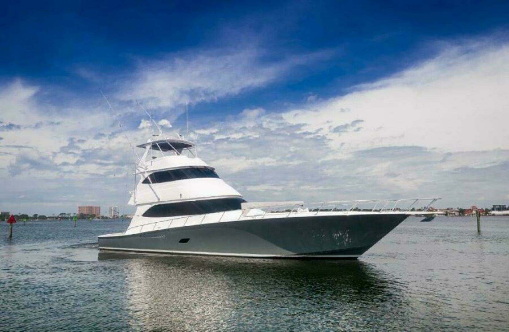 スウェーデン　VIKING POD76K 2012 Viking 76 Enclosed Sky Bridge Reel Dangerous Yacht For Sale
