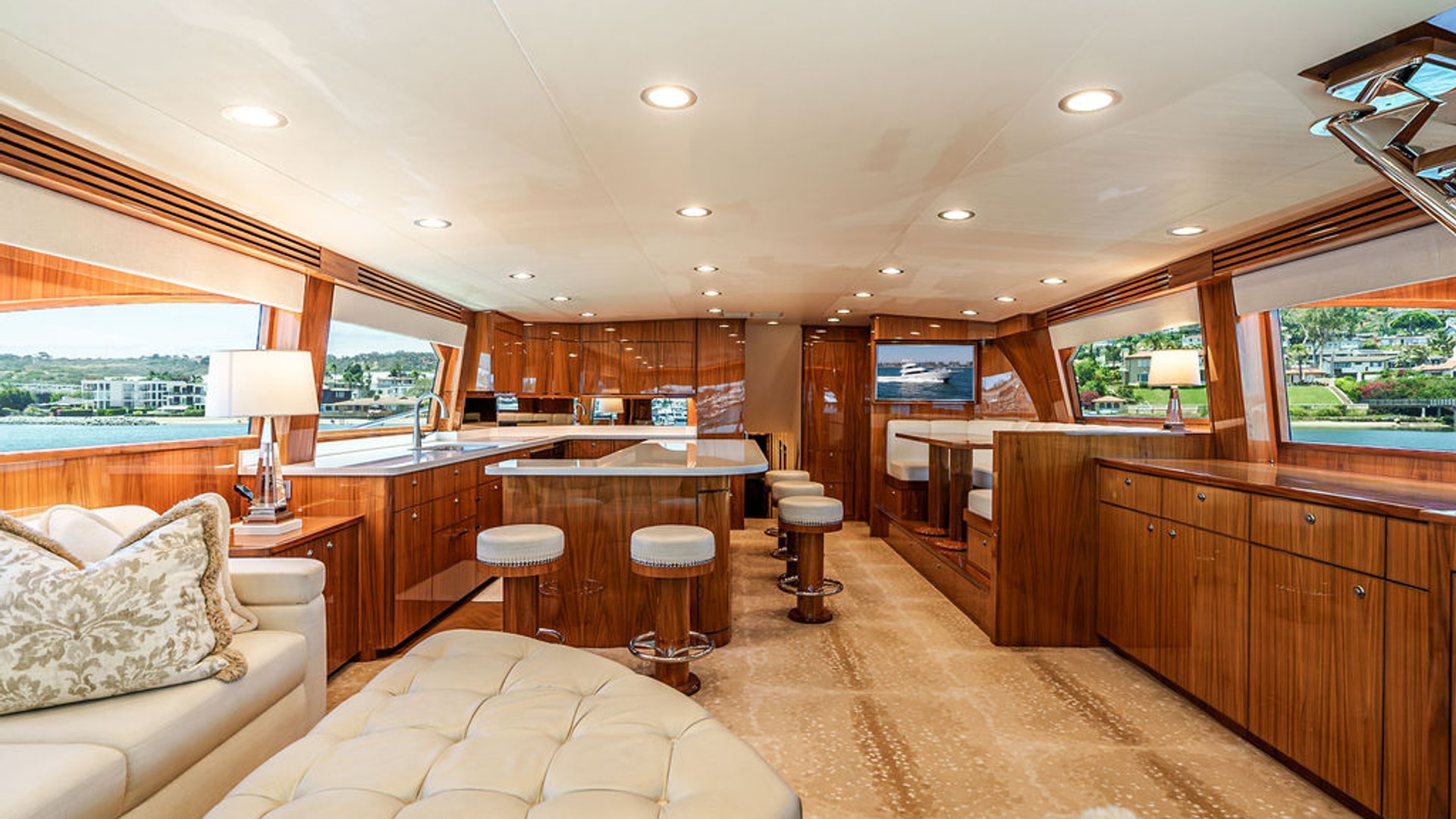 フェリーノ　ラディカル80　軽量　中古 2019 Viking 80 Skybridge PARTY OF FIVE Yacht For Sale