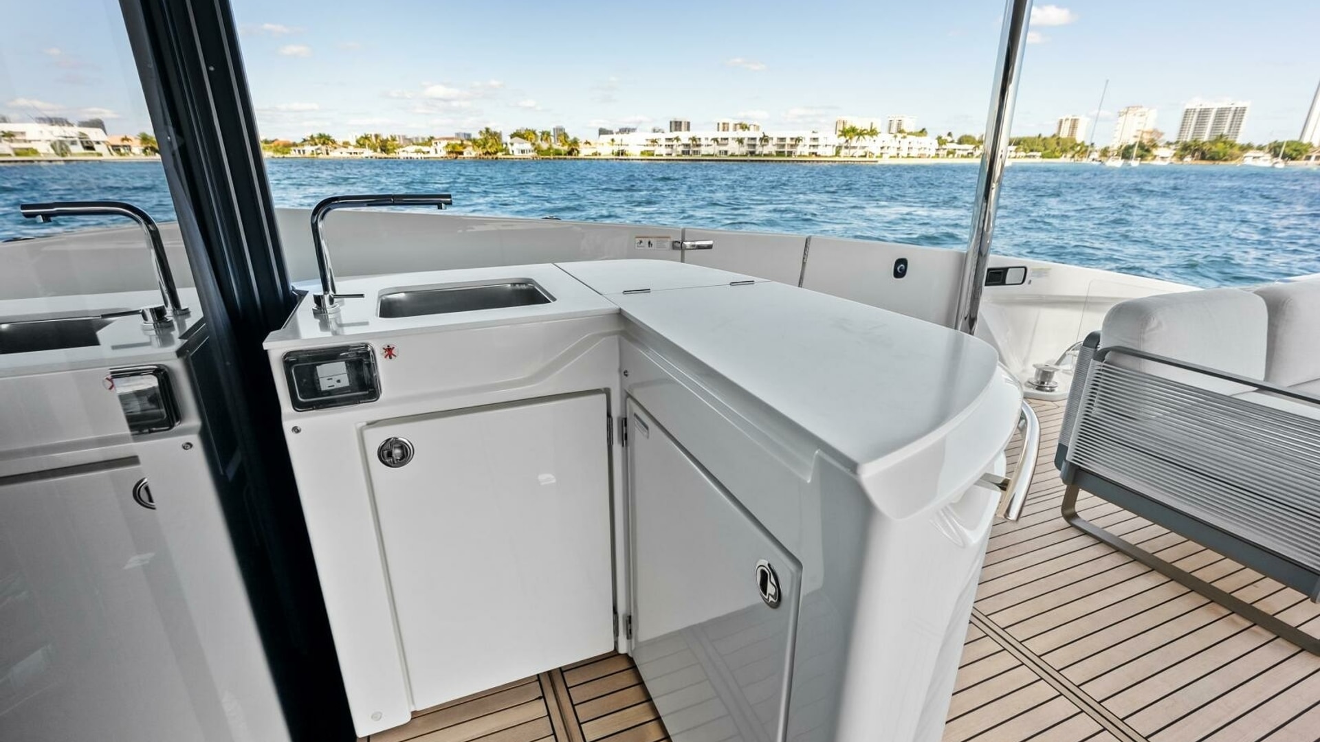 2025 Absolute 75 Navetta Fantasy Girl Yacht For Sale