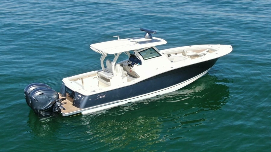 2020 Scout 355 LXF Center Console
