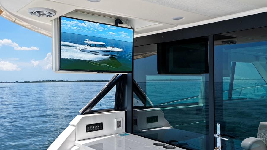 2025 Regal 38 Xo Photo