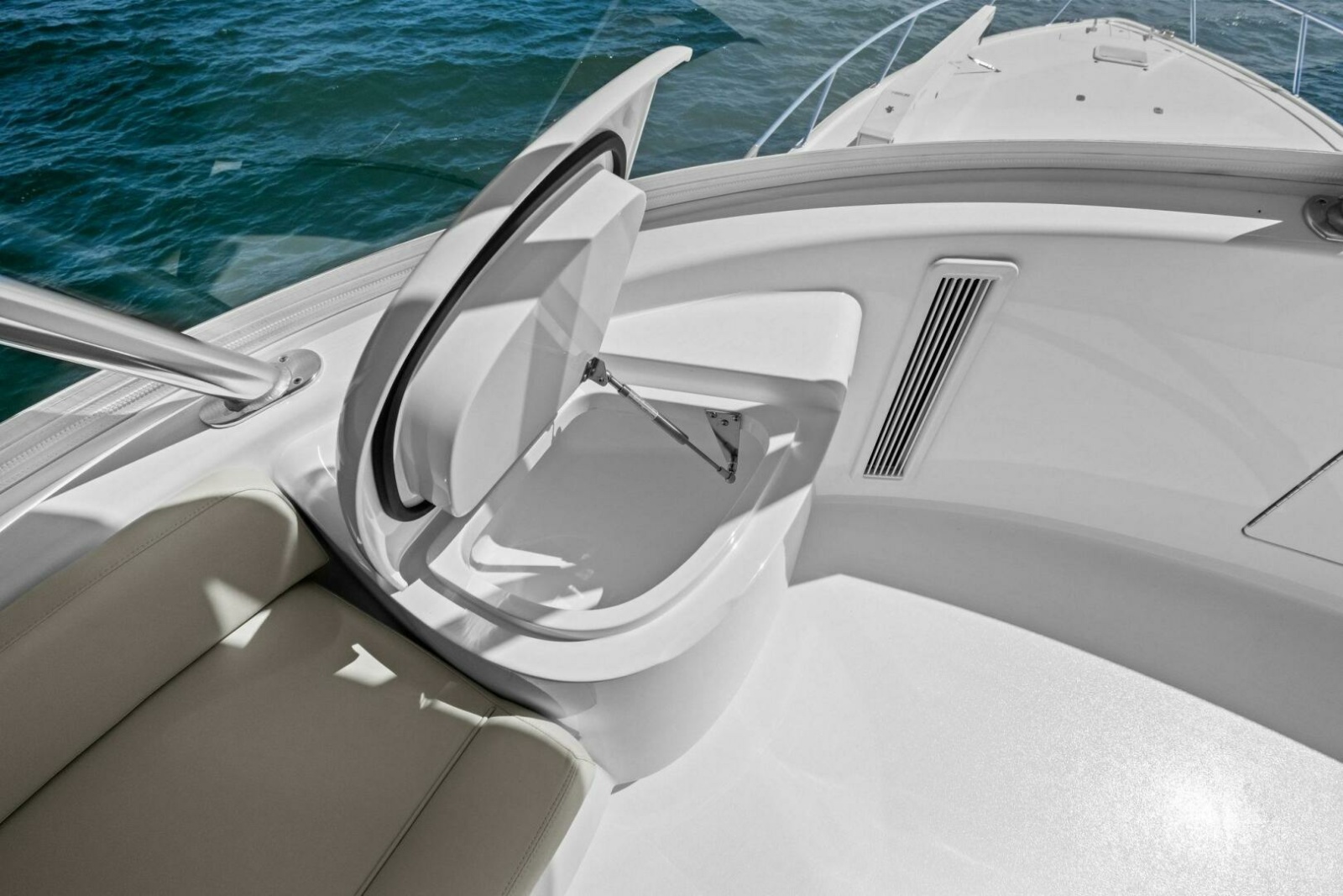 2025 Viking 58 Convertible Photo