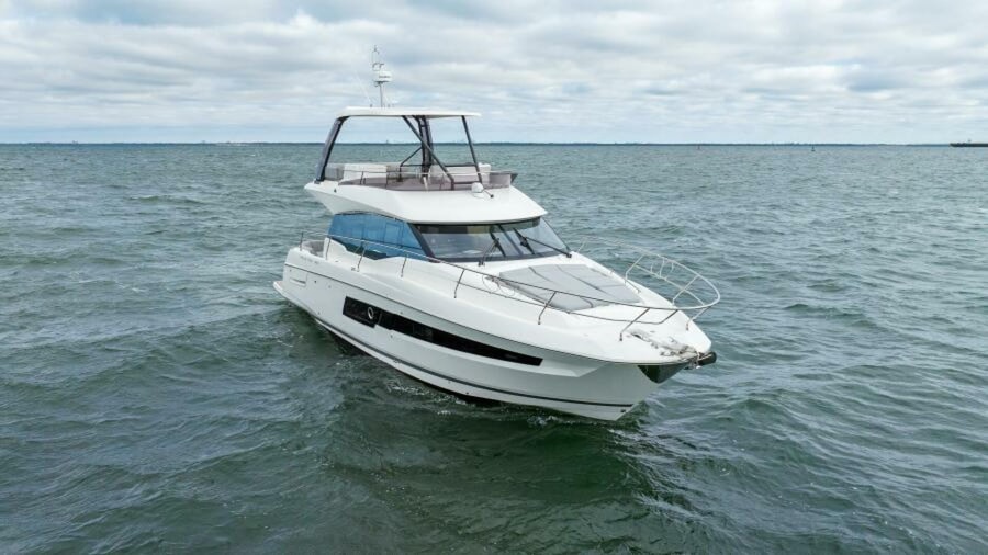 2024 Prestige 460 Flybridge