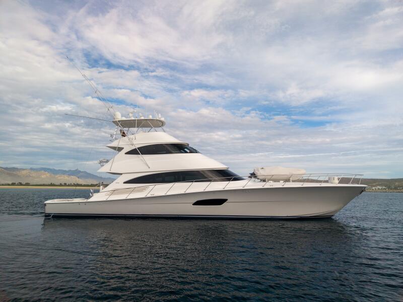 2021 Viking 92 Skybridge