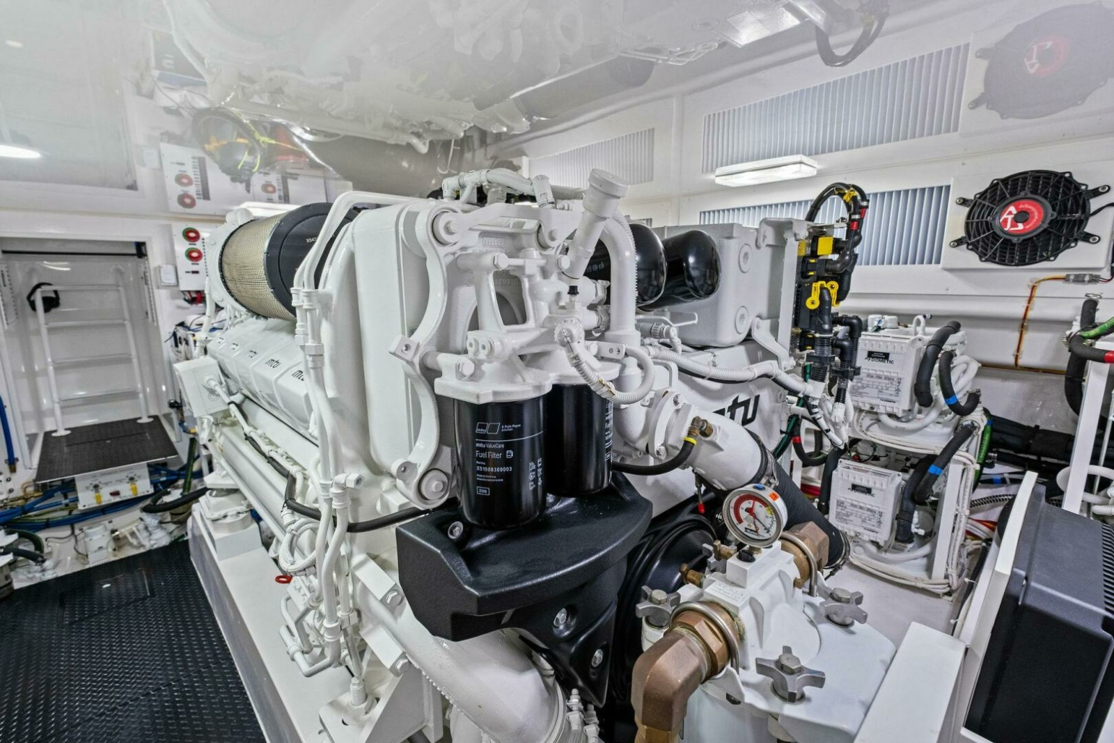 2025 Viking 58 Convertible Photo