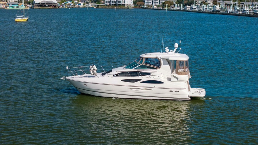 2005 Cruisers Yachts 455 Motor Yacht