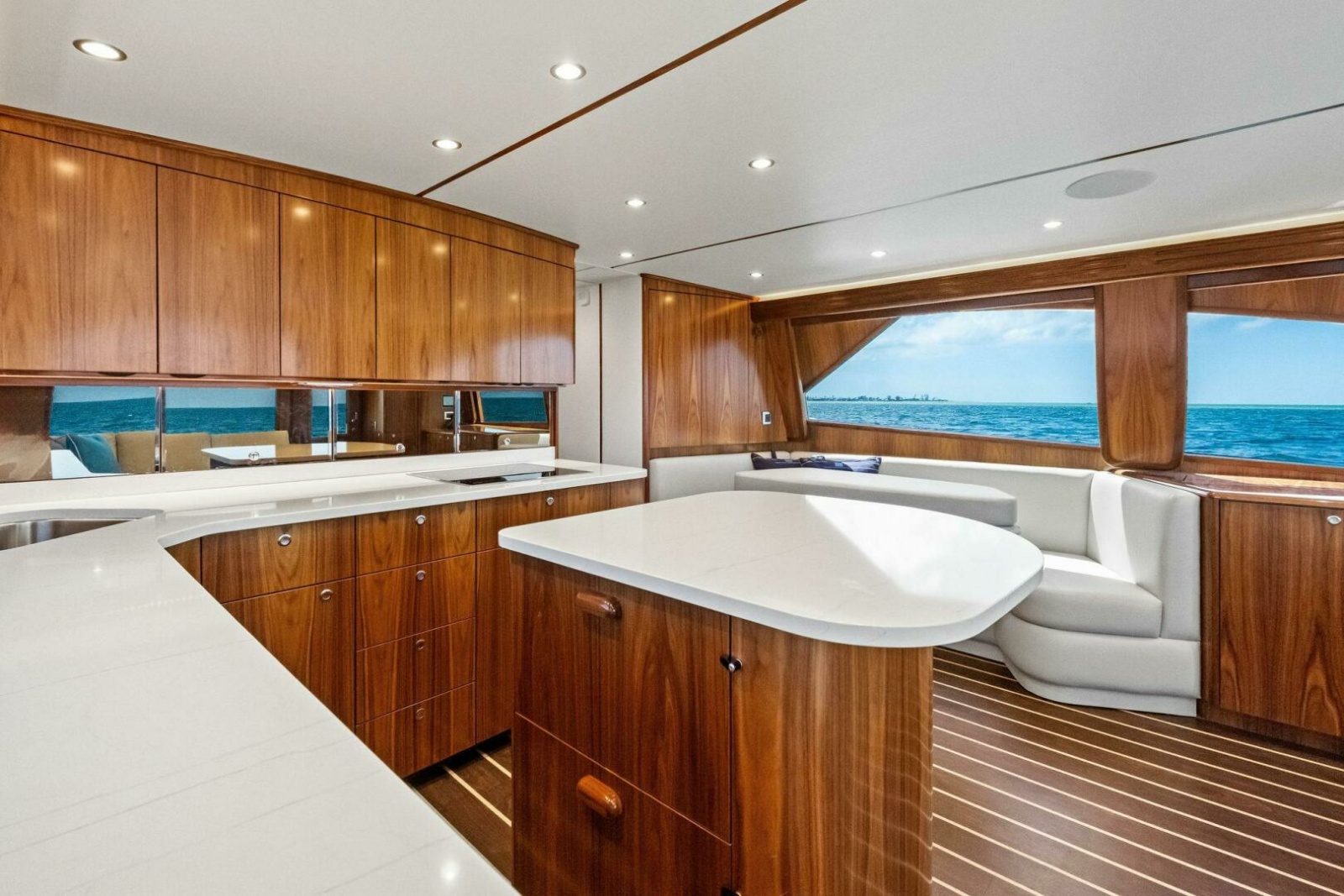 2025 Viking 58 Convertible Photo