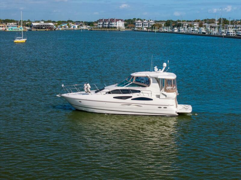 2005 Cruisers Yachts 455 Motor Yacht