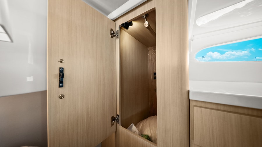 2025 Regal 38 Xo Photo