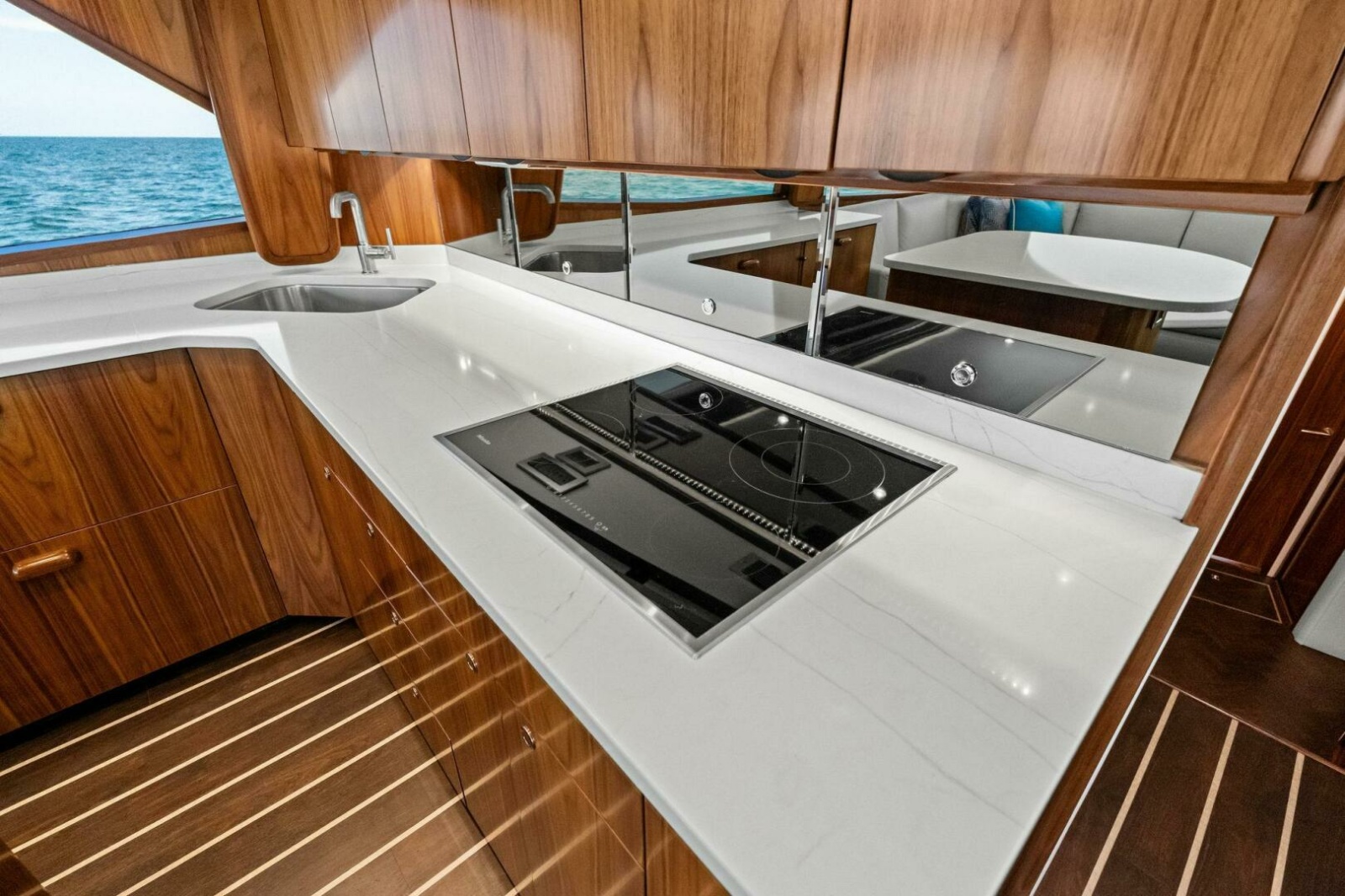 2025 Viking 58 Convertible Photo