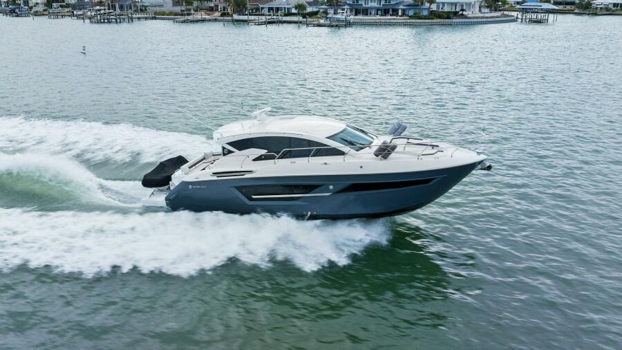 2020 Cruisers Yachts 46 Cantius