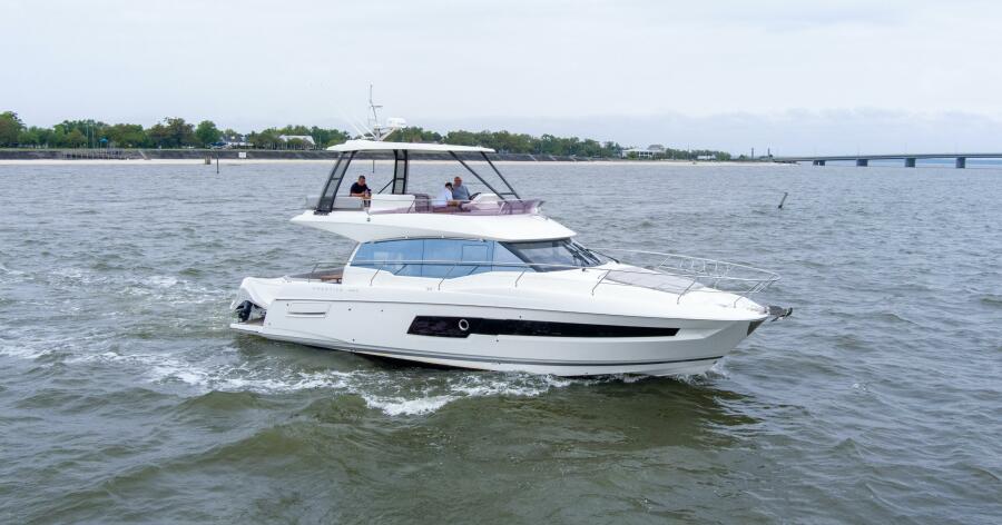 2023 Prestige 460 Flybridge
