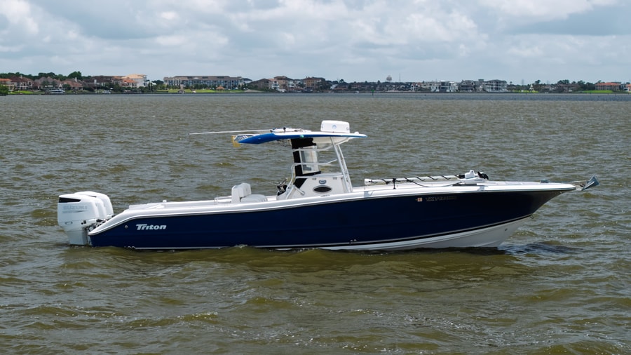 2005 Triton 351 Center Console