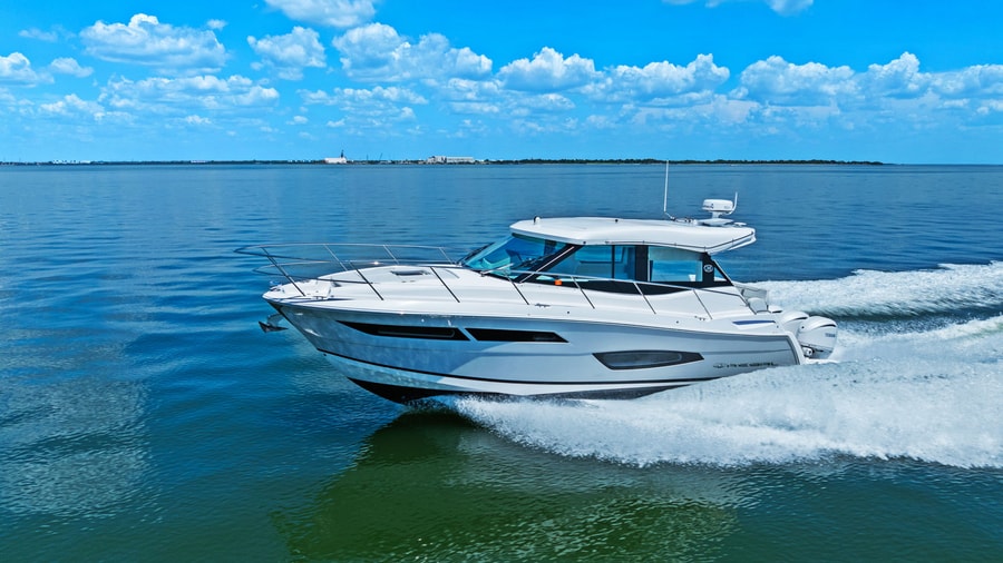 2025 Regal 38 Xo Photo