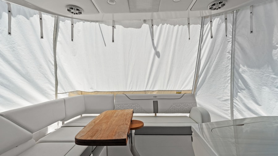 2025 Regal 38 Xo Photo