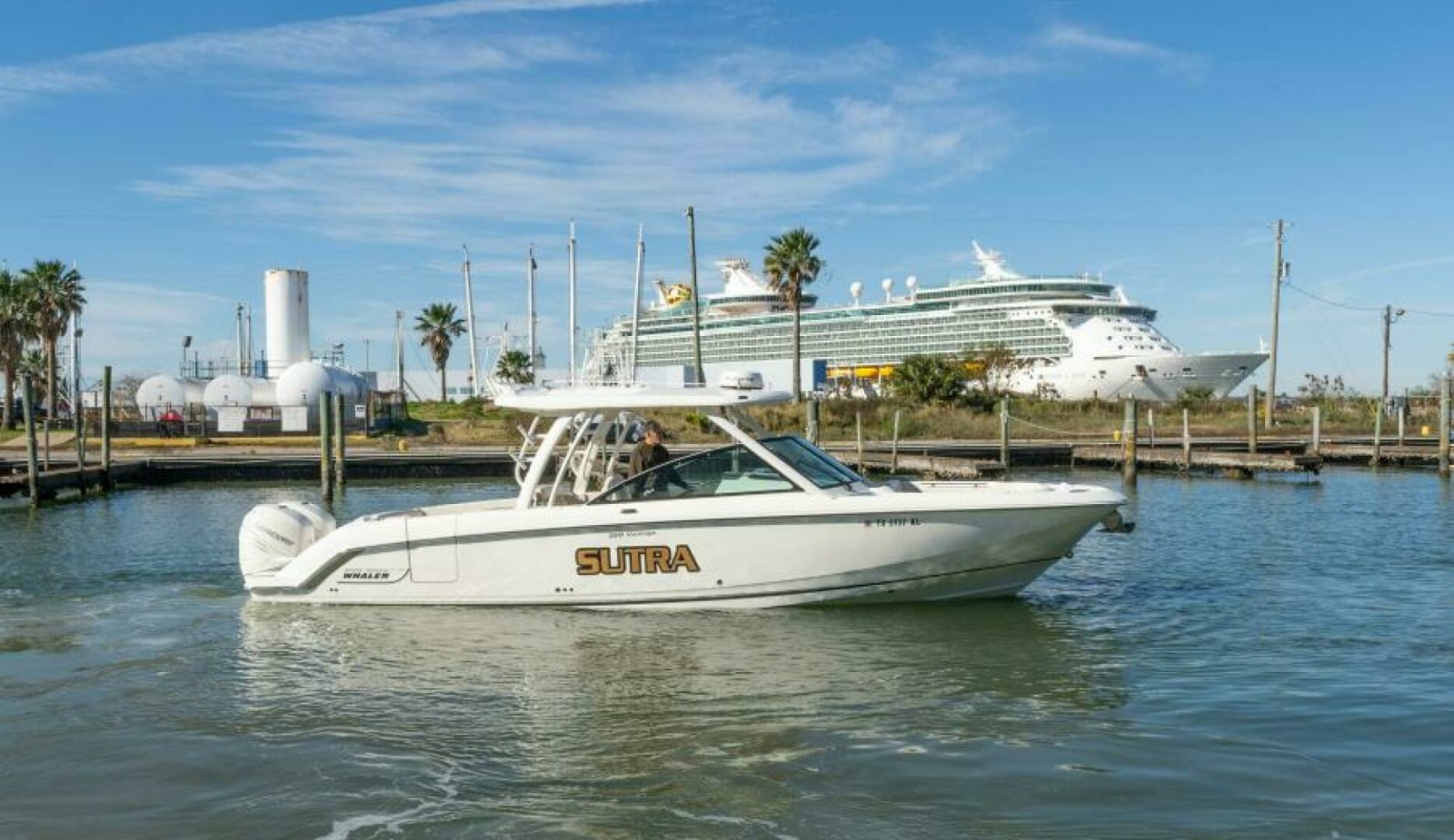 2017 Boston Whaler 320 Vantage