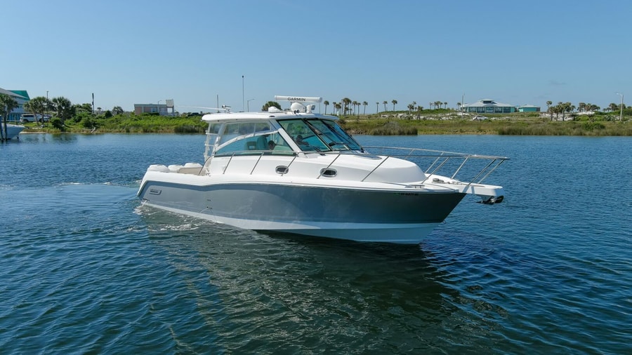 2019 Boston Whaler 345 CONQUEST