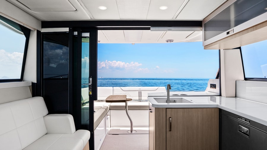 2025 Regal 38 Xo Photo