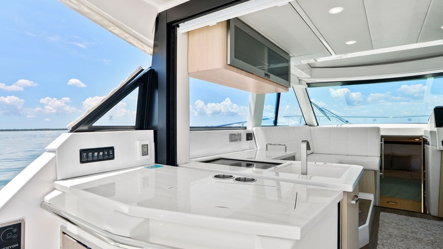 2025 Regal 38 Xo Photo