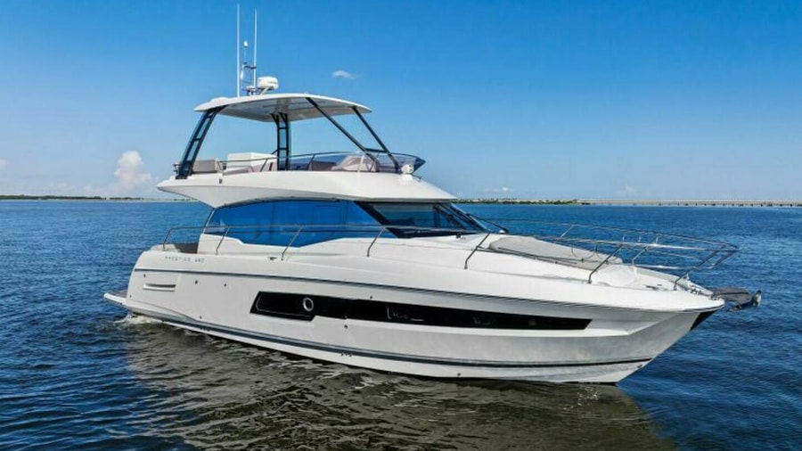 2023 Prestige 460 Flybridge