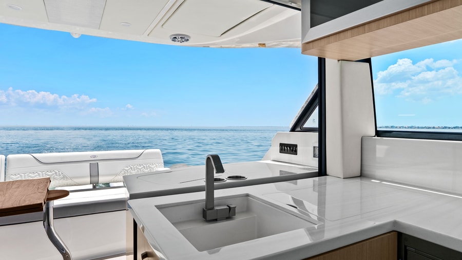 2025 Regal 38 Xo Photo