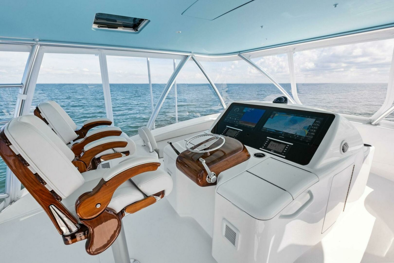 2025 Viking 58 Convertible Photo