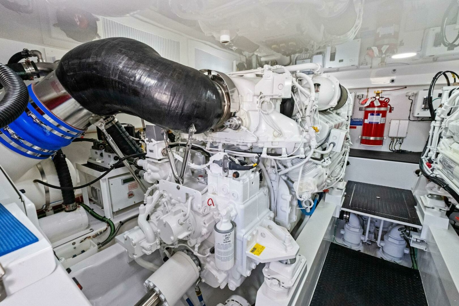 2025 Viking 58 Convertible Photo