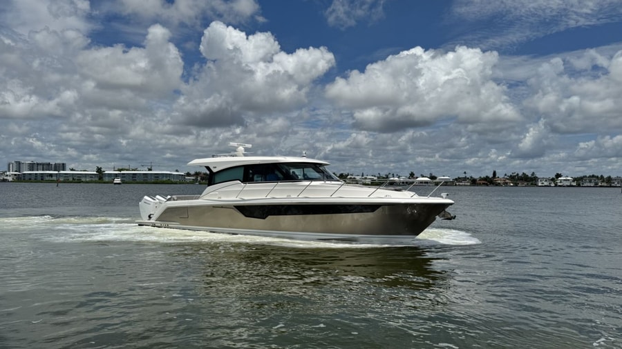 2025 Tiara 48LE