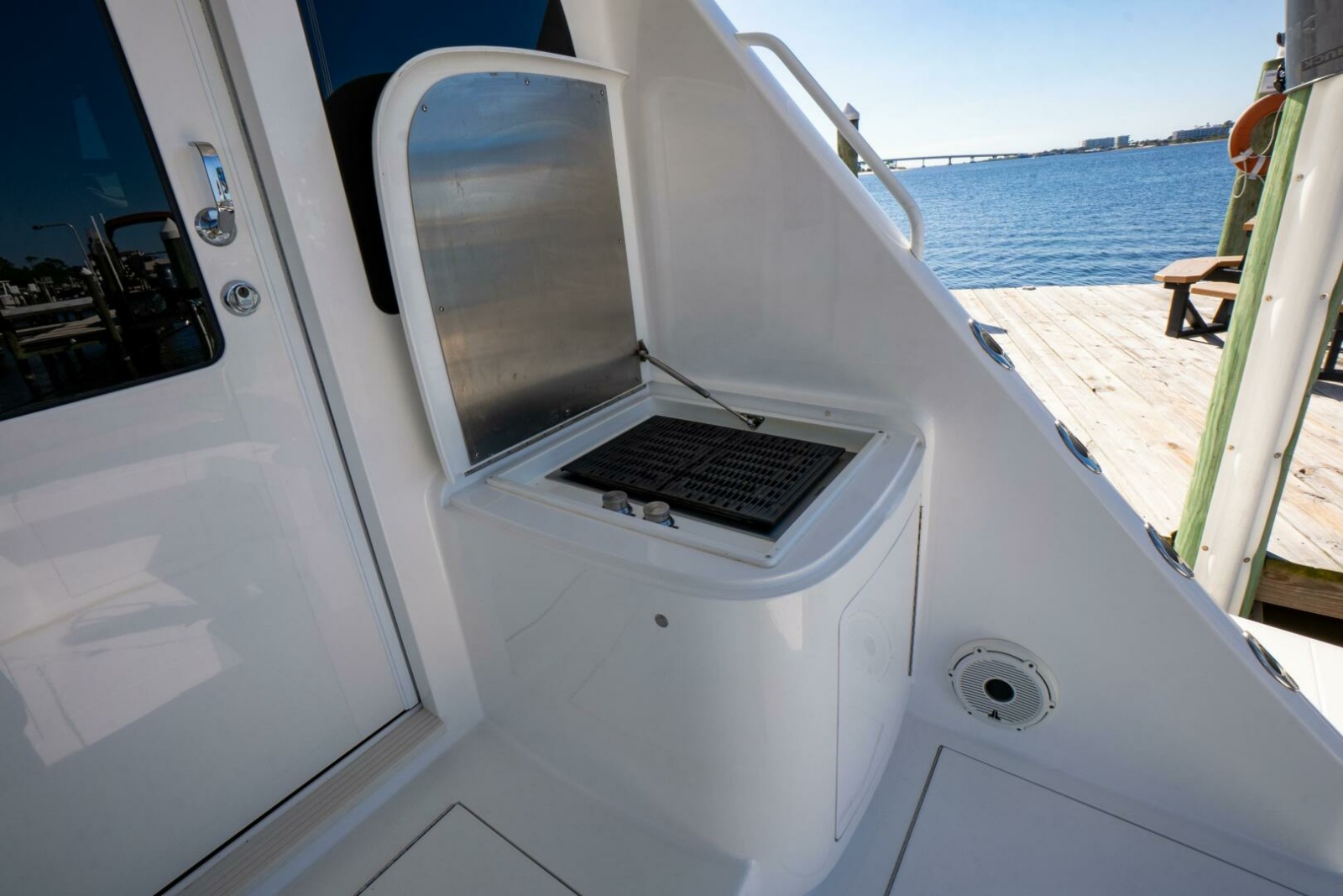 2021 Viking 72 Enclosed Bridge Photo