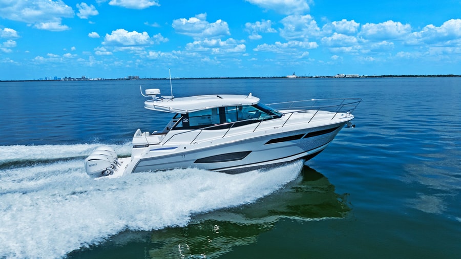 2025 Regal 38 Xo Photo
