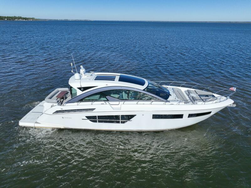 2020 Cruisers Yachts 60 Cantius