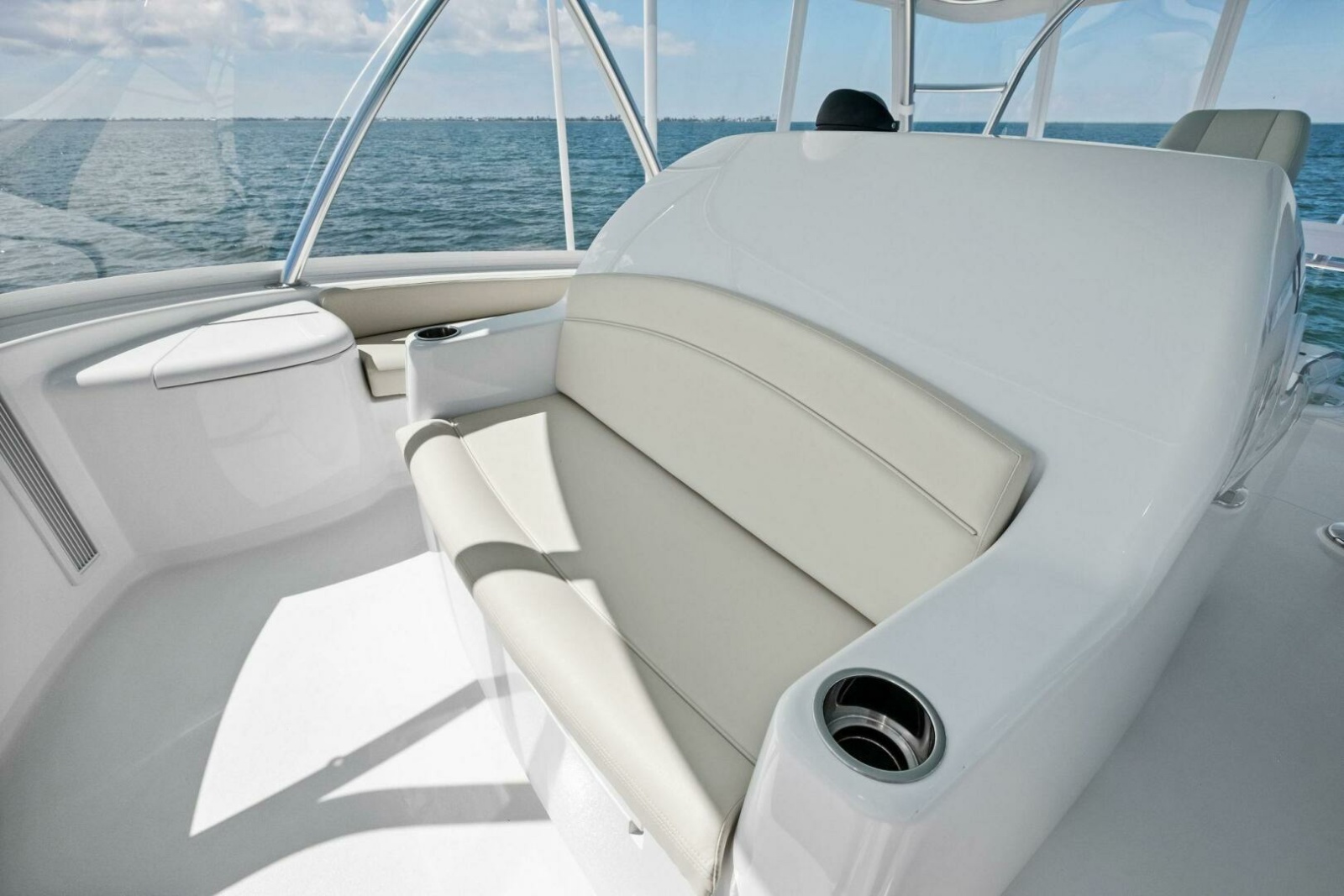 2025 Viking 58 Convertible Photo
