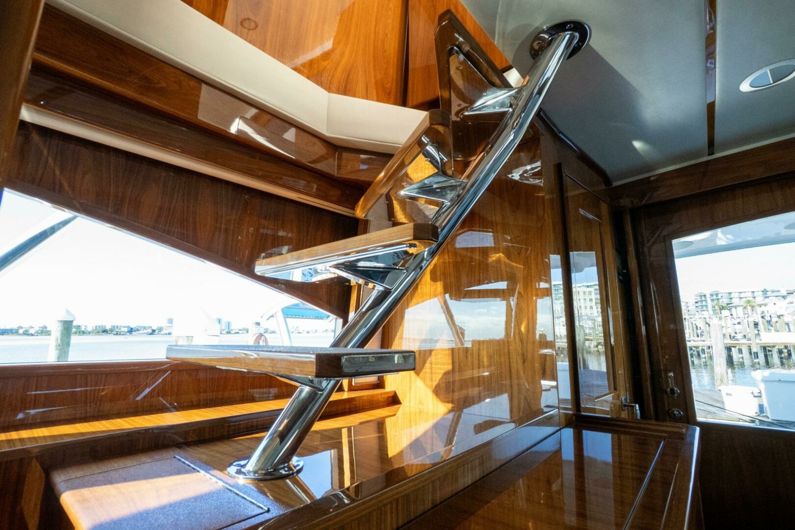 2021 Viking 72 Enclosed Bridge Photo