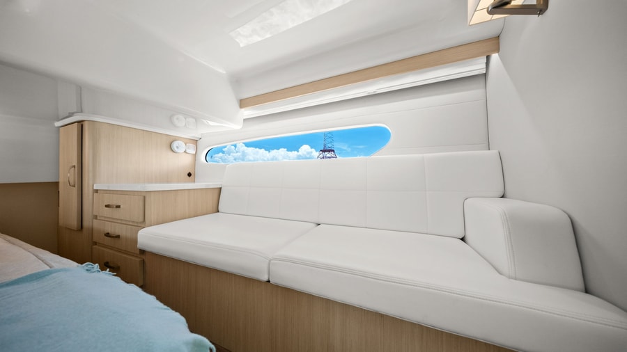 2025 Regal 38 Xo Photo