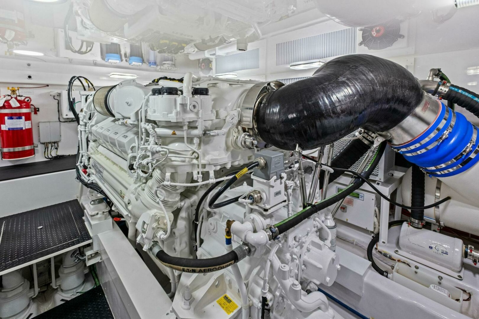 2025 Viking 58 Convertible Photo