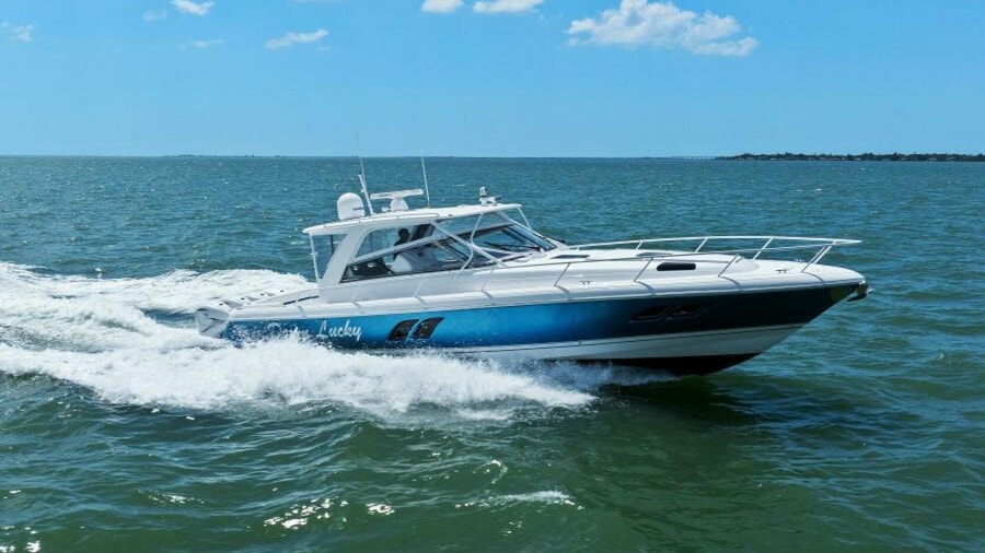 2019 Intrepid 475 Sport Yacht