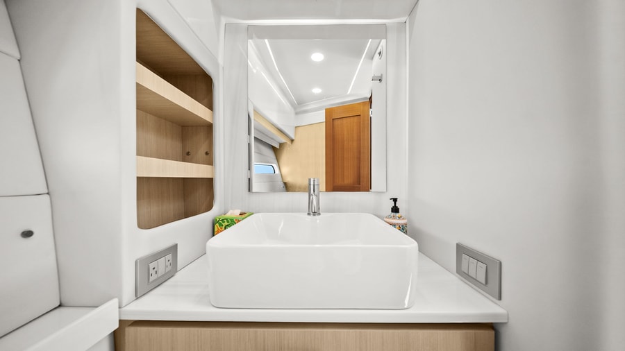 2025 Regal 38 Xo Photo