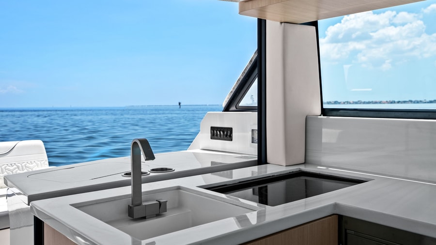 2025 Regal 38 Xo Photo