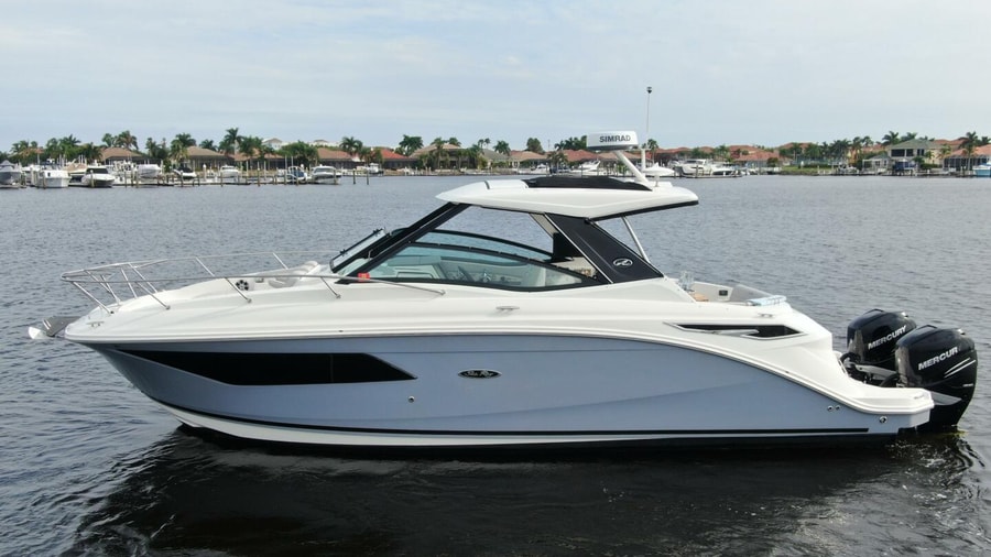 2021 Sea Ray 320 Sundancer