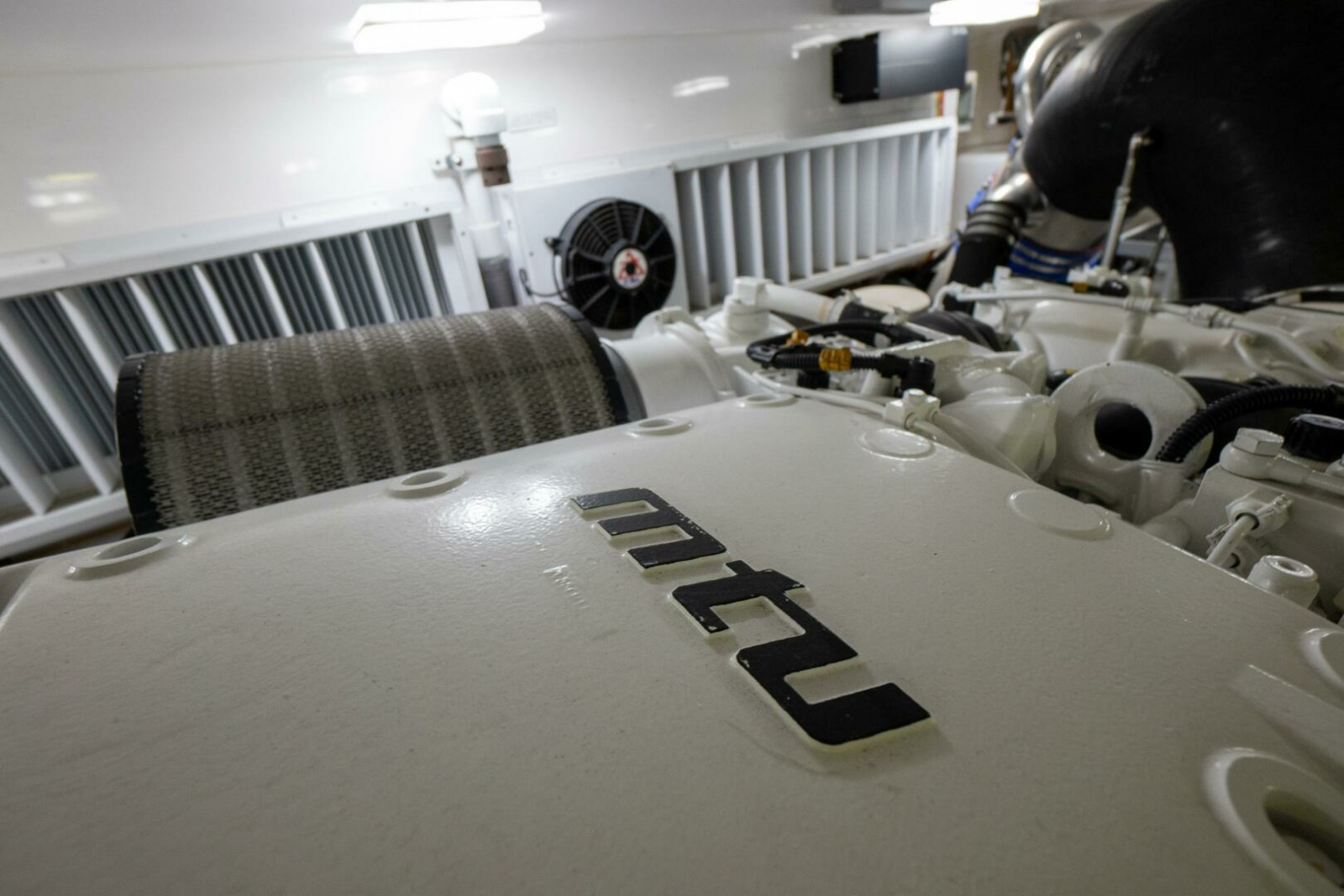 2021 Viking 72 Enclosed Bridge Photo