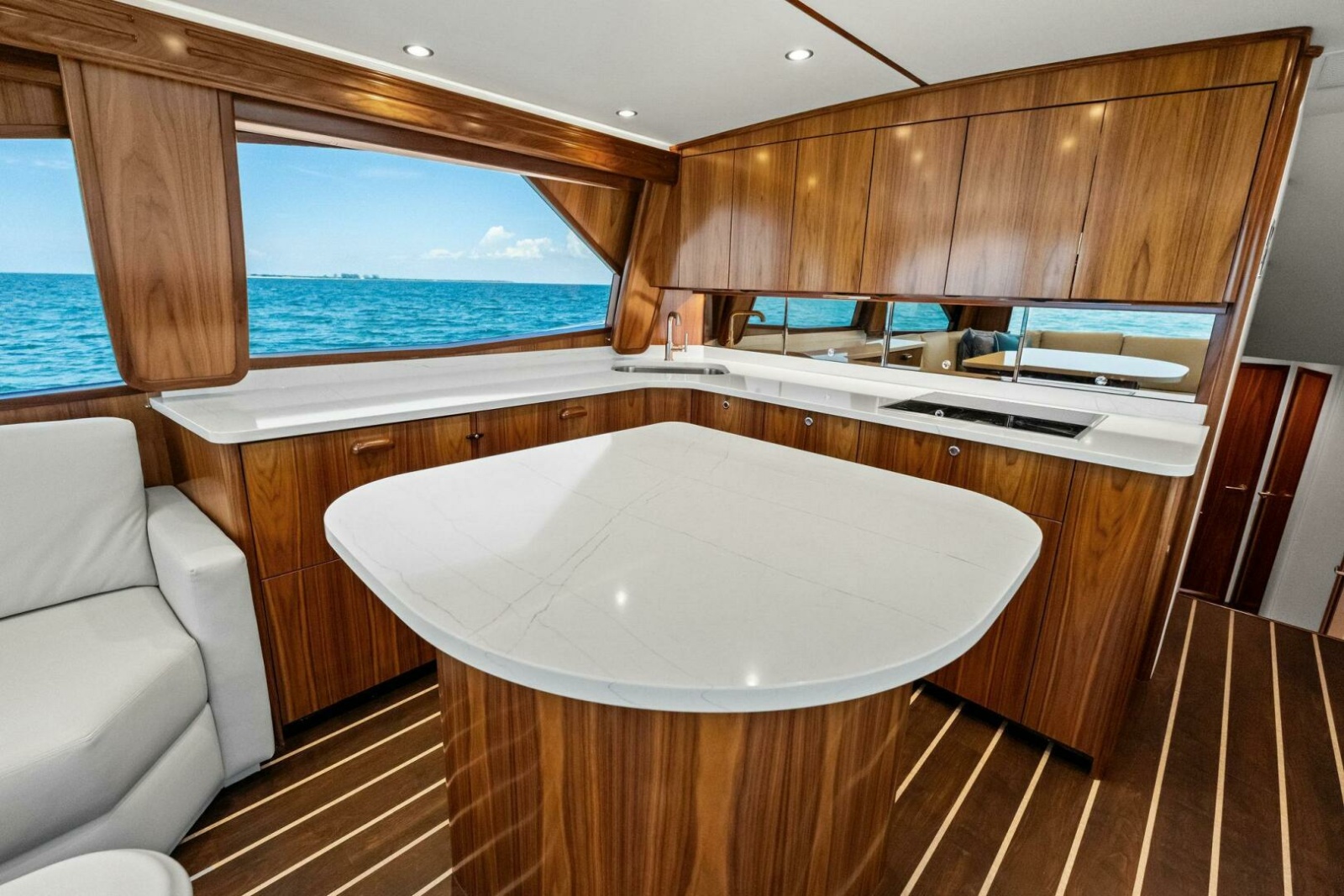 2025 Viking 58 Convertible Photo