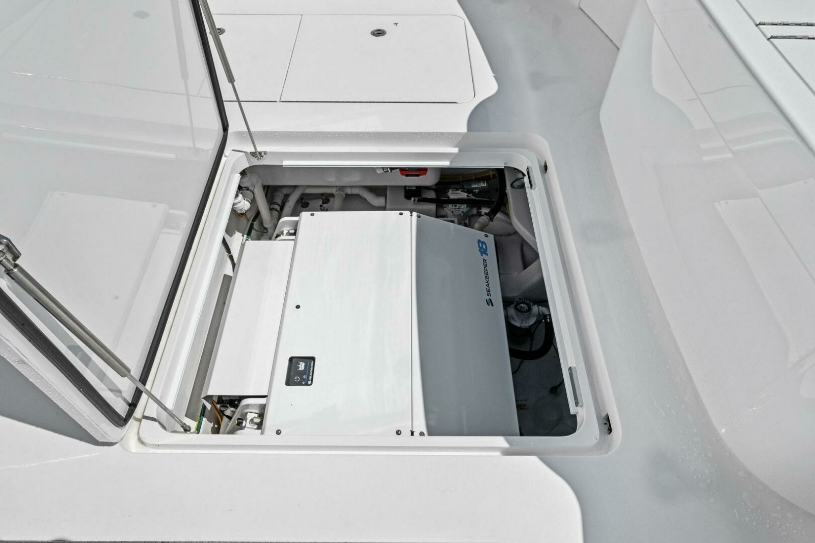 2025 Viking 58 Convertible Photo