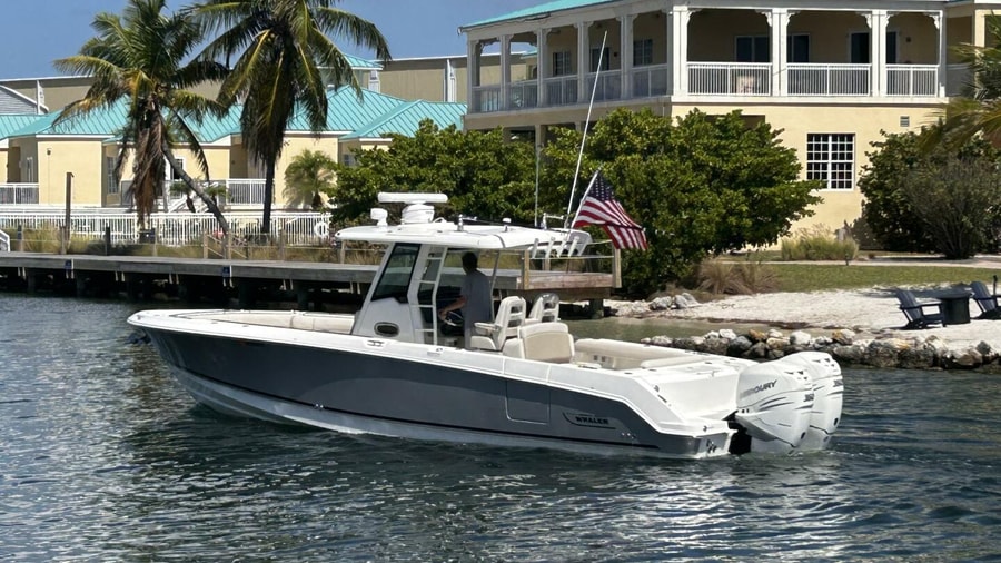 2017 Boston Whaler 330 Outrage