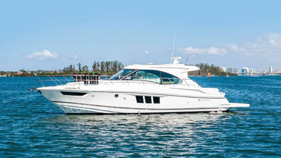 2019 Cruisers Yachts 45 Cantius