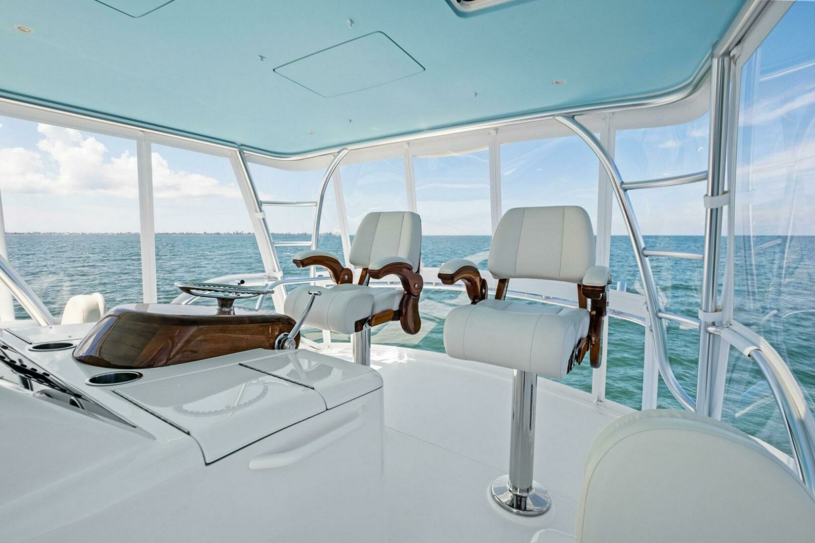 2025 Viking 58 Convertible Photo