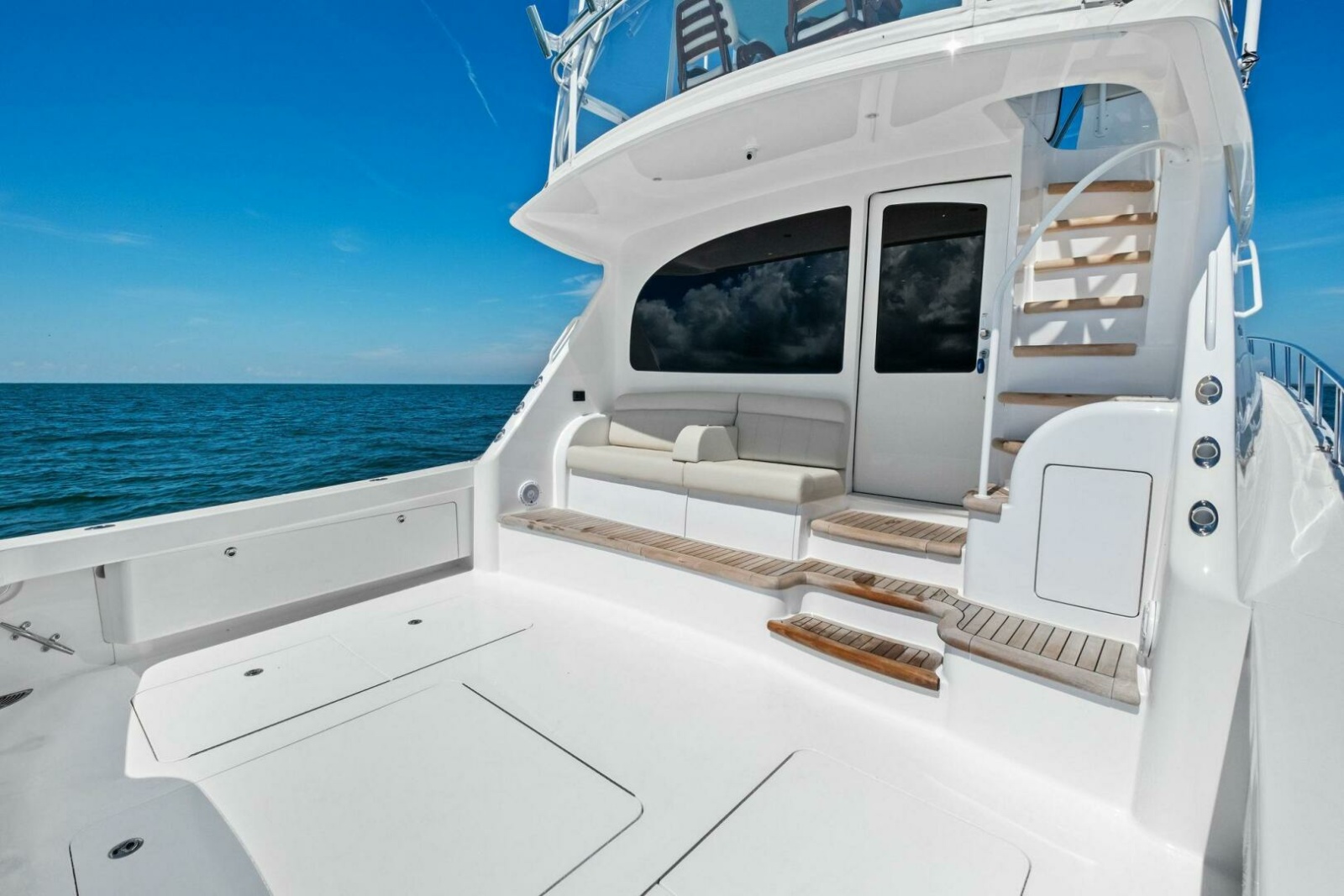 2025 Viking 58 Convertible Photo