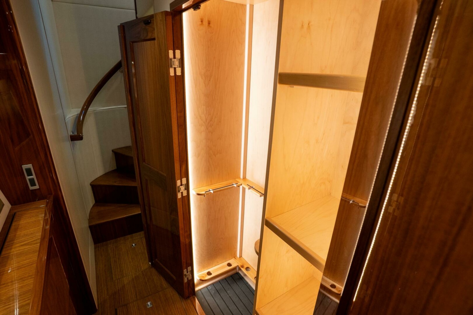 2021 Viking 72 Enclosed Bridge Photo