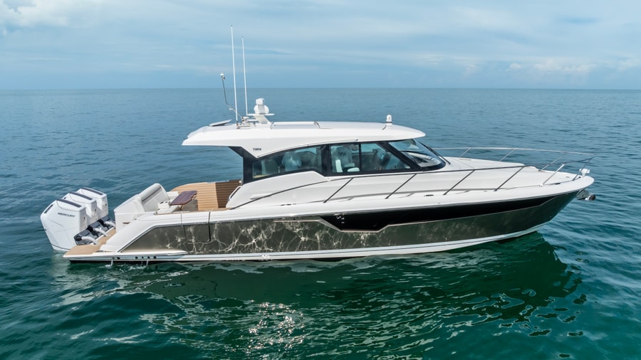 2025 Tiara 48LE