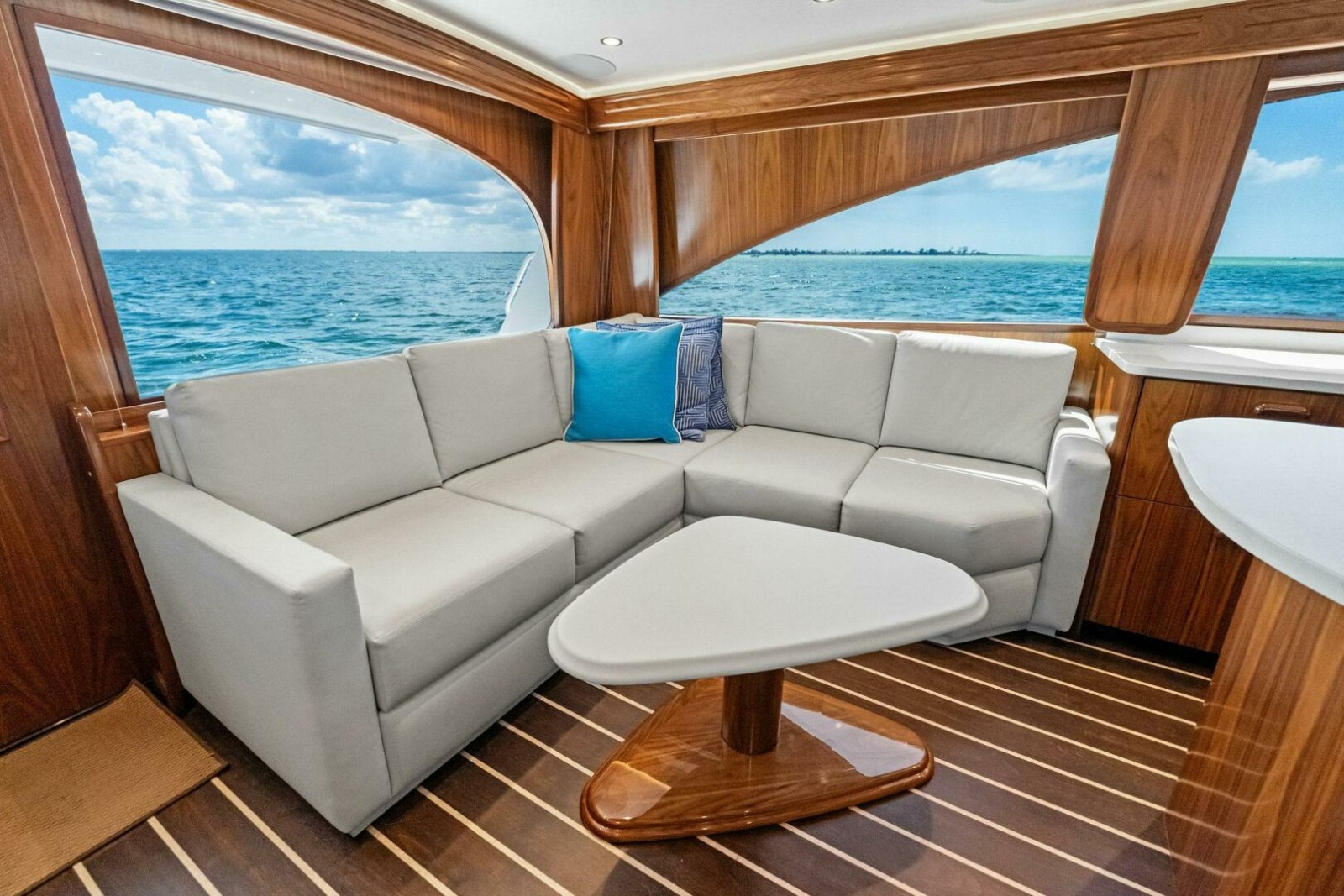 2025 Viking 58 Convertible Photo